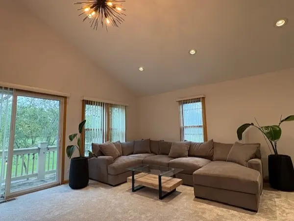 160 Inverness CT #A, Elk Grove Village, IL 60007