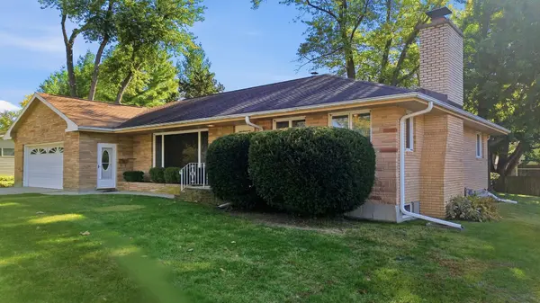 1304 Park LN, Dixon, IL 61021
