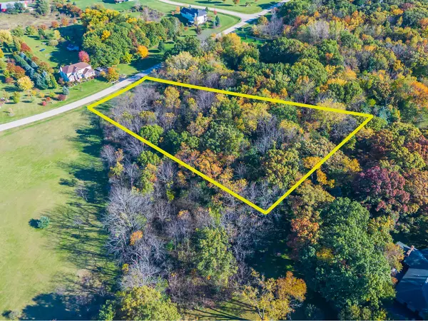 705 Indian Trce, Woodstock, IL 60098