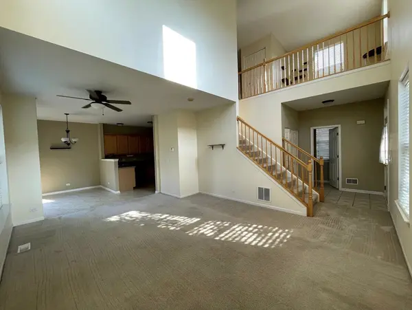 2326 Sunshine LN, Aurora, IL 60503