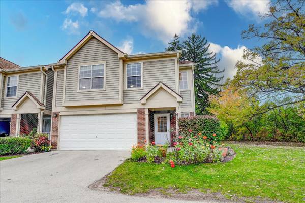 650 E Whispering Oaks CT, Palatine, IL 60074
