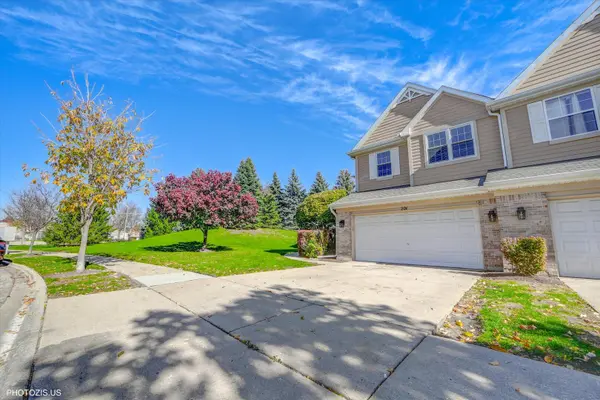 201 Westminster DR, Bloomingdale, IL 60108