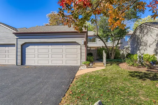 668 Shoreline RD, Lake Barrington, IL 60010