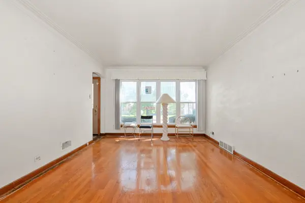 8834 S Oglesby AVE, Chicago, IL 60617