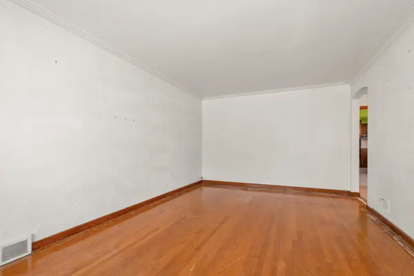8834 S Oglesby AVE, Chicago, IL 60617