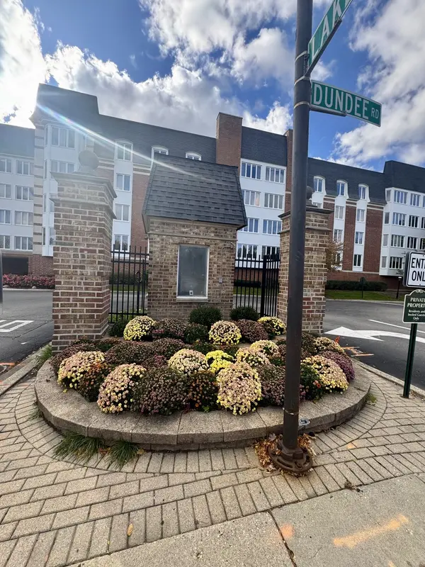 100 Lake BLVD #603, Buffalo Grove, IL 60089