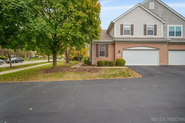 332 Wolcott LN, Batavia, IL 60510