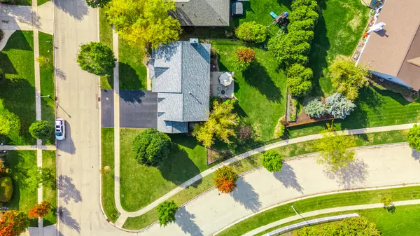 495 John Marshall LN, Sycamore, IL 60178