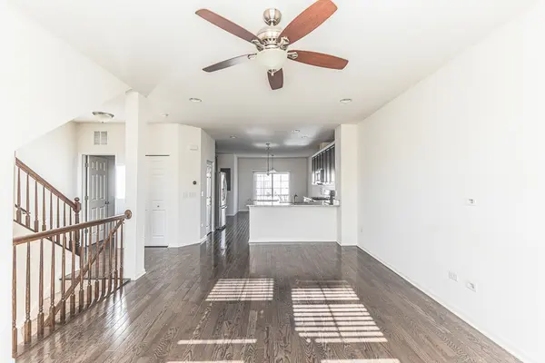 877 Lewisburg LN, Aurora, IL 60504