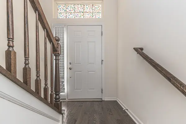 877 Lewisburg LN, Aurora, IL 60504