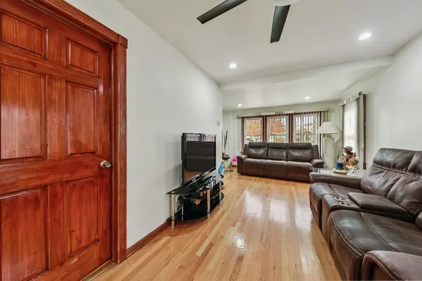 5536 S Normandy AVE, Chicago, IL 60638