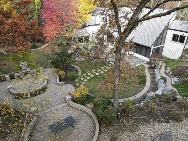 12 Rock Ridge RD, Barrington Hills, IL 60010