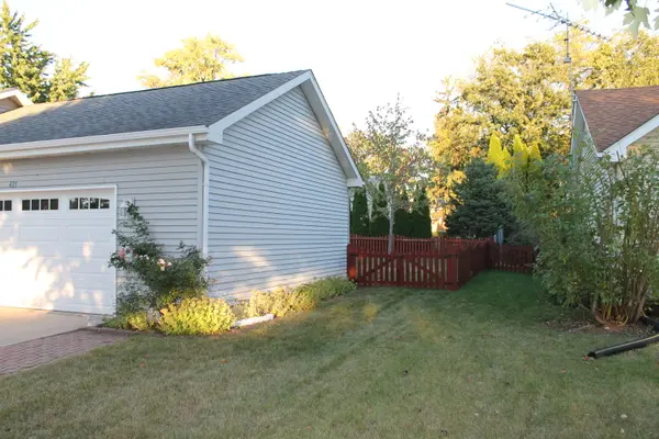 421 Klick ST, Hampshire, IL 60140