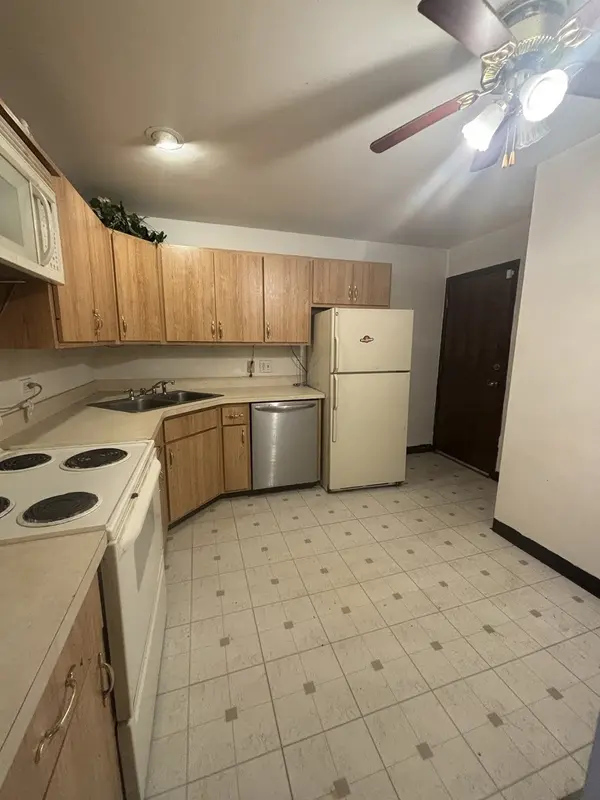1050 Holbrook RD #1H, Homewood, IL 60430