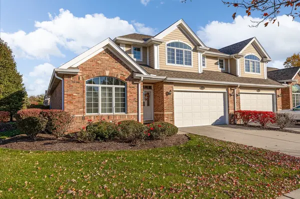 1343 Camelot LN, Lemont, IL 60439