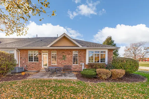 1343 Camelot LN, Lemont, IL 60439