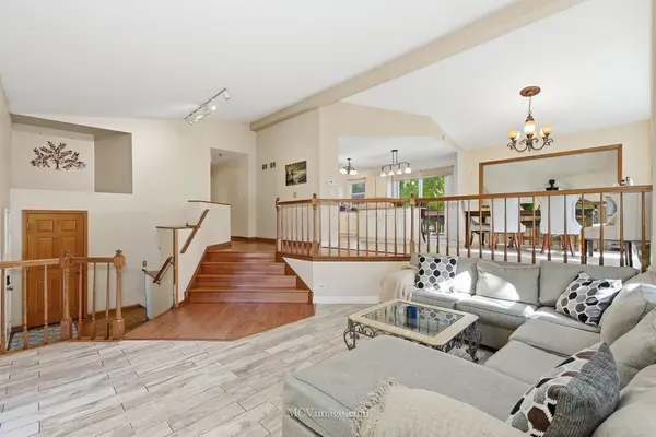 1078 Rain Tree DR, Bolingbrook, IL 60440