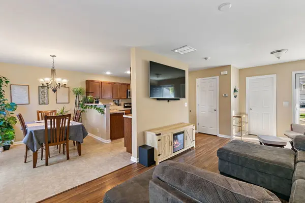 1450 Carlisle LN, Hampshire, IL 60140