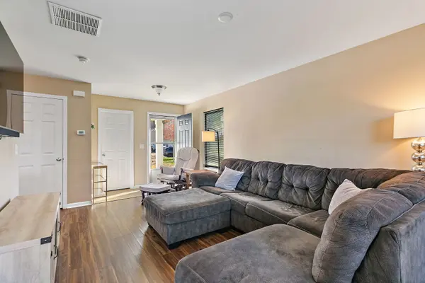 1450 Carlisle LN, Hampshire, IL 60140