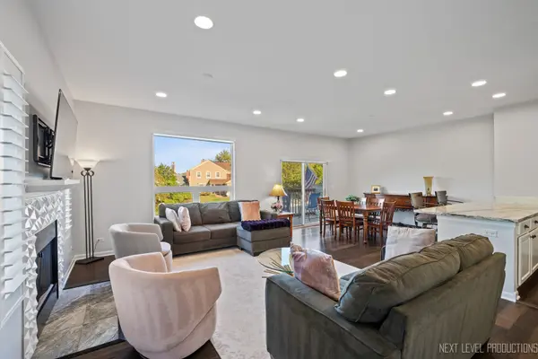 479 River Bend RD #111, Naperville, IL 60540