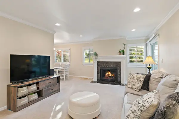 601 Eastview CT #Z1, Schaumburg, IL 60194