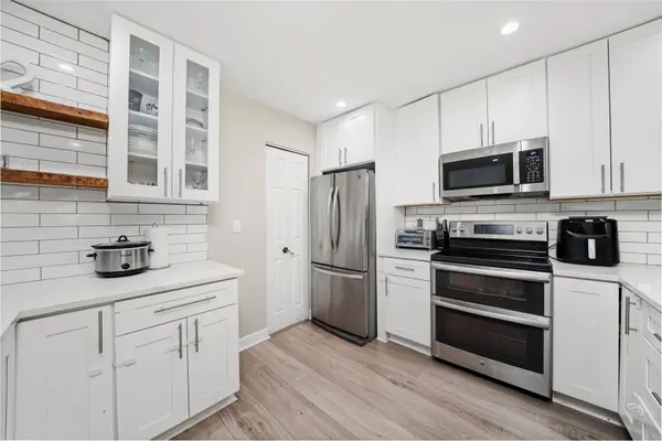 8094 Garfield AVE #4-3, Burr Ridge, IL 60527
