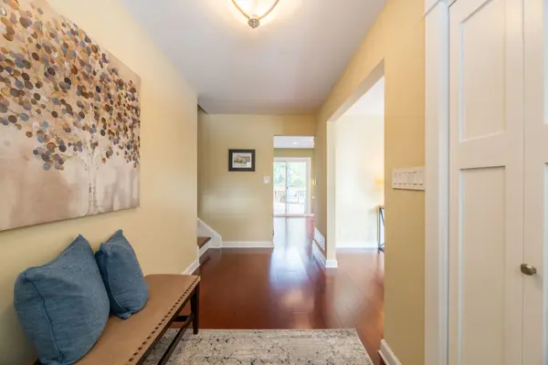 806 W Hackberry DR, Arlington Heights, IL 60004