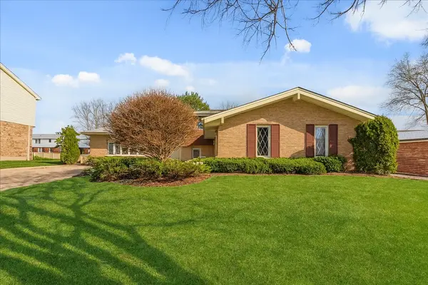 8209 Middlebury AVE, Woodridge, IL 60517
