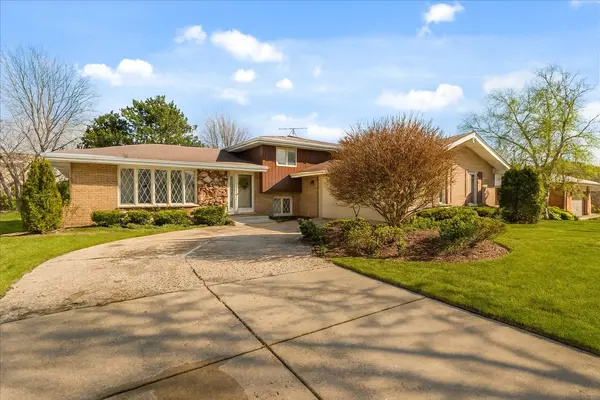 8209 Middlebury AVE, Woodridge, IL 60517