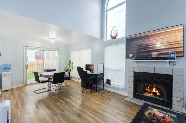 686 Legends DR, Carol Stream, IL 60188