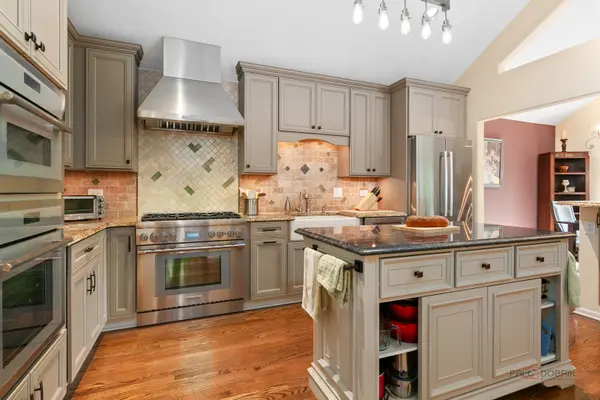 1316 Christine CT, Vernon Hills, IL 60061