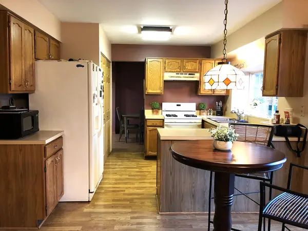 1304 Yorkshire LN, Carol Stream, IL 60188