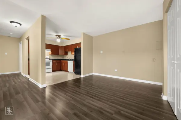 107 W Elk TRL #106, Carol Stream, IL 60188