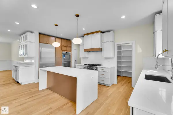 705 Glendale RD, Glenview, IL 60025