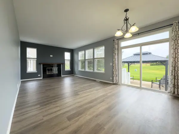366 Copper Springs LN, Elgin, IL 60124