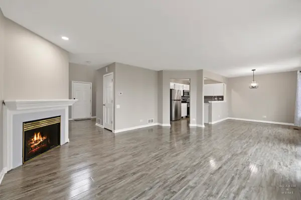 221 Mistwood LN #221, Crystal Lake, IL 60014