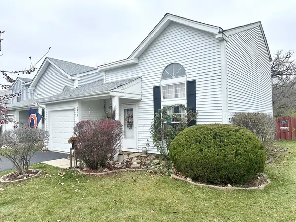 3316 Greenwich LN, Island Lake, IL 60042