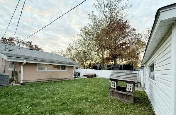 7020 wright TER, Niles, IL 60714