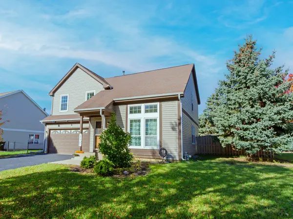 1734 Somerfield LN, Crystal Lake, IL 60014