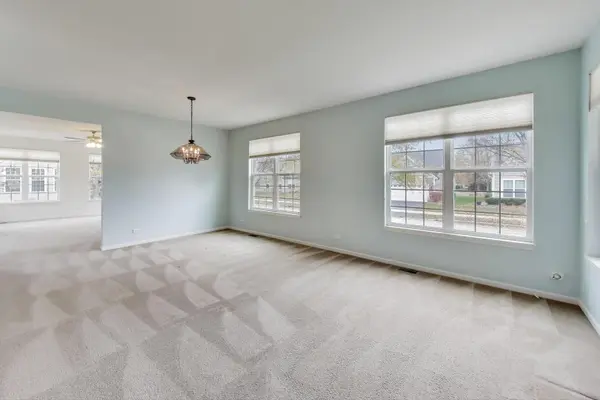 1129 Drury LN, Aurora, IL 60502