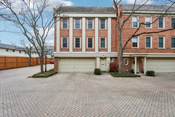 19 LANDMARK #19, Northfield, IL 60093