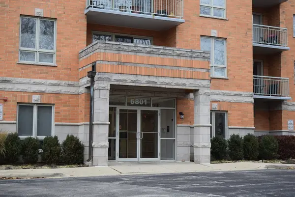 6801 N Milwaukee AVE #404, Niles, IL 60714