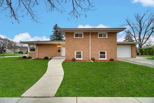 1845 Everett AVE, Des Plaines, IL 60018