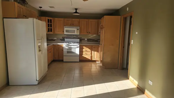 112 Cedarbend DR, Romeoville, IL 60446