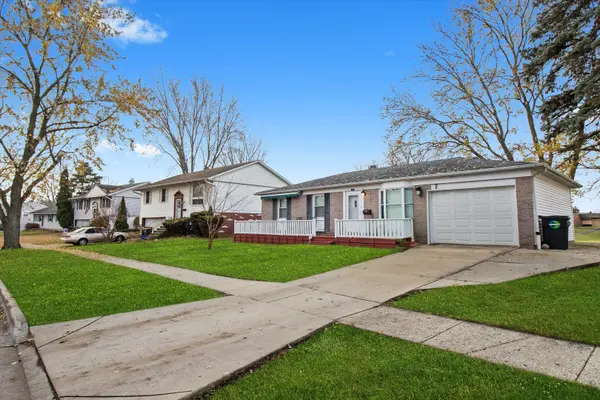 228 Kosan CIR, Streamwood, IL 60107