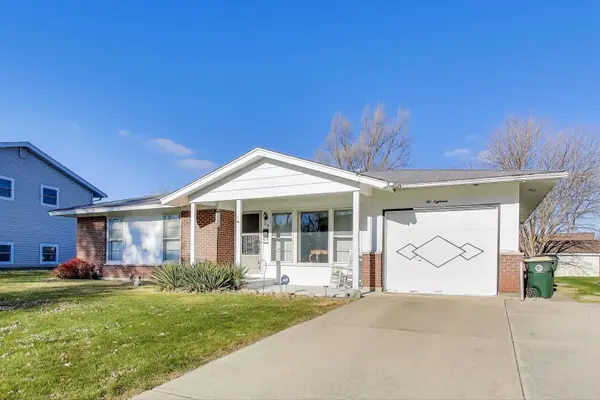 218 Greenbriar ST, Elk Grove Village, IL 60007