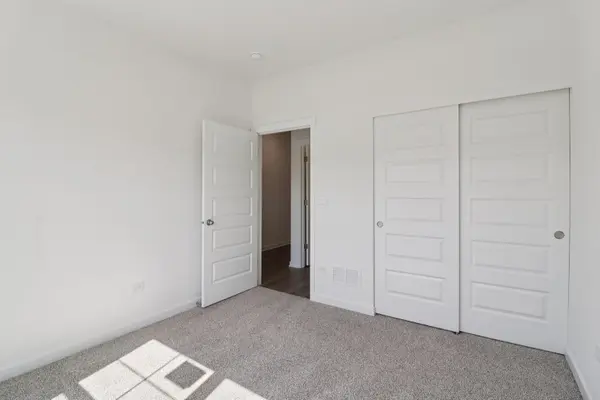 1120 Bluebell LN, Bartlett, IL 60103