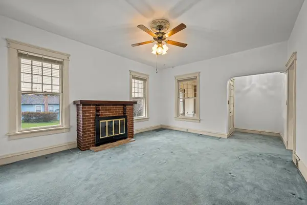 142 Cottage AVE, Carpentersville, IL 60110