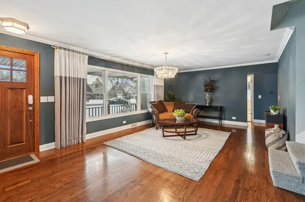 131 W Chicago AVE, Downers Grove, IL 60515