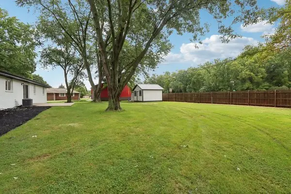 23 Oak Lawn AVE, Yorkville, IL 60560